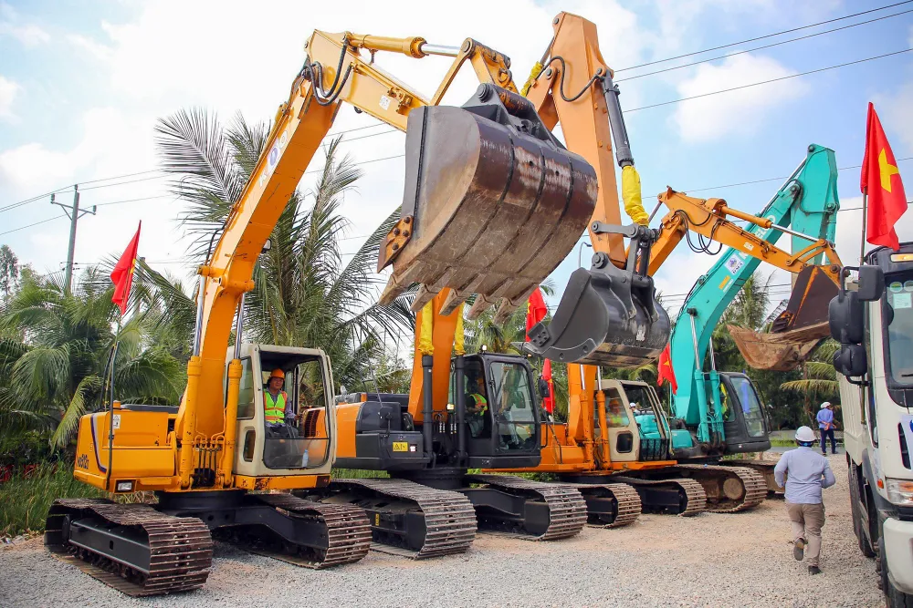 Tháng 11-2023, chủ đầu tư dự án đã bàn giao cọc GPMB cho tỉnh Kiên Giang nhưng đến nay chỉ địa phương mới bàn giao mặt bằng hơn 8,1km. Ảnh: HOÀNG HỮU Kiên Giang chậm bàn giao mặt bằng thi công đường Hồ Chí Minh