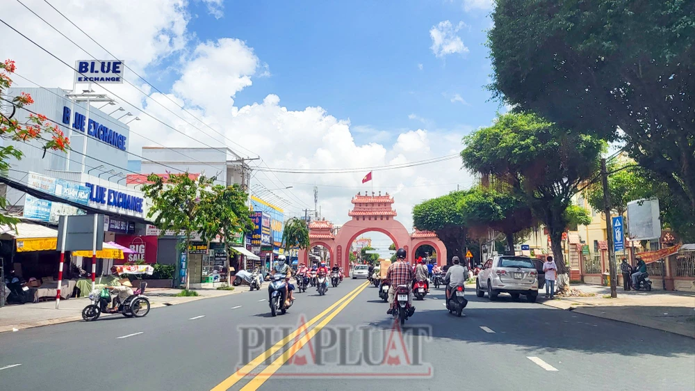 Chánh Thanh tra tỉnh Kiên Giang kiến nghị Chủ tịch UBND tỉnh giao Chủ tịch UBND Rạch Giá và các huyện An Minh, Kiên Lương, Gò Quao kiểm điểm trách nhiệm tập thể lãnh đạo các phòng, ban, đội và các xã, phường liên quan. Ảnh: CHÂU ANH rach-gia-kien-giang-9755-8015.jpg