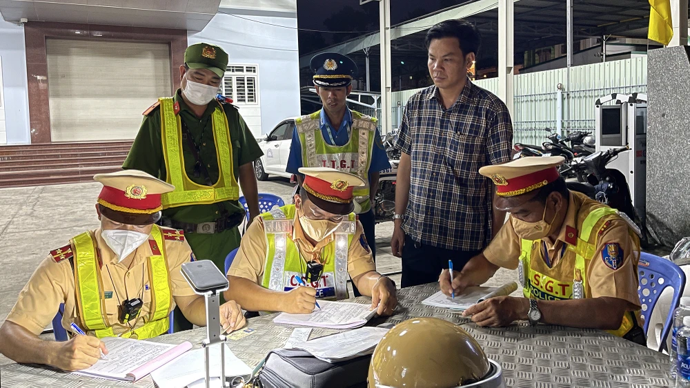 Chủ tịch UBND TP Cần Thơ yêu cầu Công an TP tăng cường tuần tra kiểm soát, xử lý nghiêm các hành vi vi phạm giao thông. Ảnh: CHÂU ANH Cần Thơ: Tăng cường các biện pháp bảo đảm trật tự an toàn giao thông dịp lễ