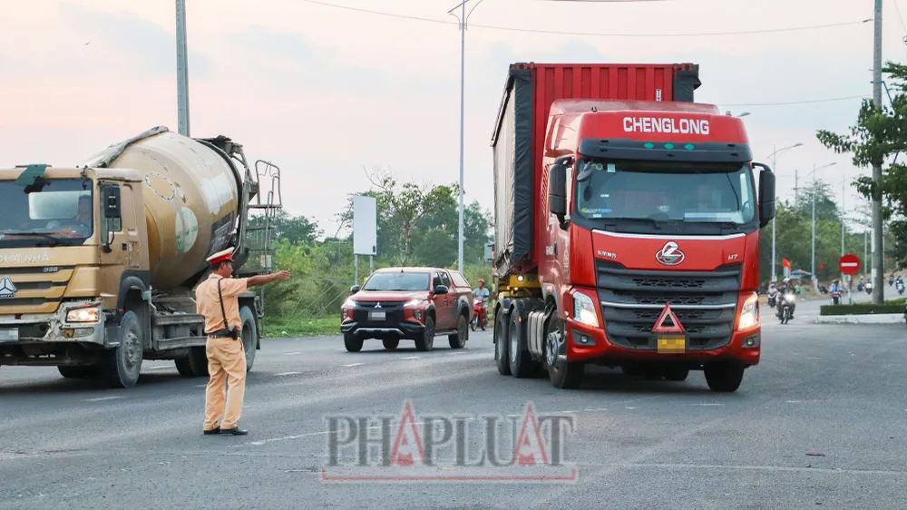 CSGT Cần Thơ tăng cường công tác bảo đảm trật tự an toàn giao thông dịp lễ