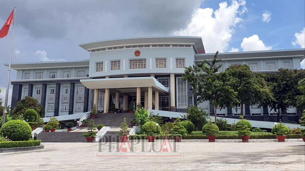 Bộ Công an yêu cầu UBND tỉnh Hậu Giang cung cấp thông tin, tài liệu liên quan đến các dự án trồng, chăm sóc cây xanh, chỉnh trang đô thị từ năm 2019-2023. Ảnh: CHÂU ANH Bộ Công an yêu cầu Hậu Giang cung cấp hồ sơ các dự án trồng, chăm sóc cây xanh