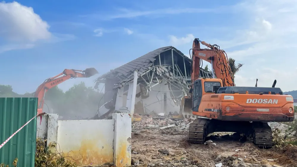 Thêm 3 trong số 79 căn biệt thự sai phạm ở Phú Quốc bị tháo dỡ