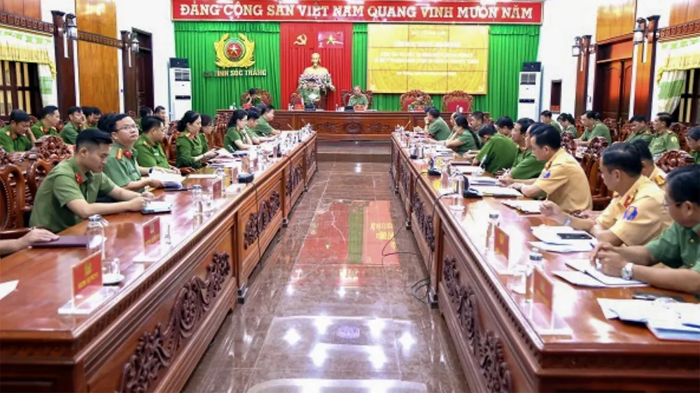 Đoàn công tác của Bộ Công an đã tiến hành kiểm tra tại Công an tỉnh Sóc Trăng, Phòng CSGT, Phòng Cảnh sát PCCC&CNCH, Phòng Quản lý xuất nhập cảnh, Công an huyện Mỹ Xuyên và Công an TP Sóc Trăng. Ảnh: CAST Công bố dự thảo kết luận kiểm tra tại Công an tỉnh Sóc Trăng