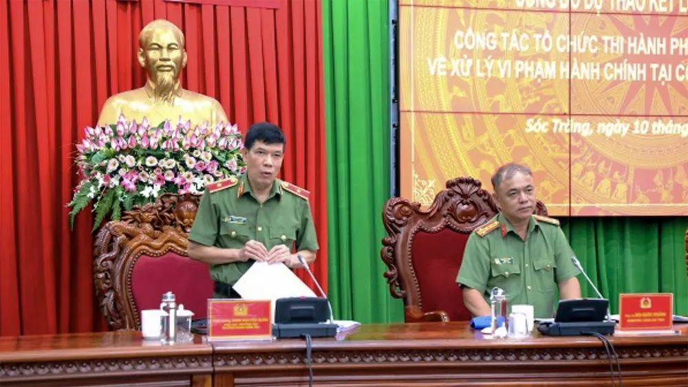Thiếu tướng Trần Nguyên Quân, Phó Cục trưởng Cục Pháp chế và cải cách hành chính, tư pháp (Bộ Công an) yêu cầu thời gian tới, Công an tỉnh Sóc Trăng cần phối hợp với Cục để tháo gỡ những khó khăn, vướng mắc mà đoàn đã chỉ ra. Ảnh: CAST Công bố dự thảo kết luận kiểm tra tại Công an tỉnh Sóc Trăng