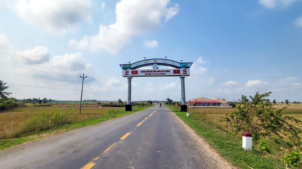 Quốc lộ 91B (còn gọi là quốc lộ Nam sông Hậu) quy mô hiện hữu chỉ hai làn xe cơ giới, chưa đáp ứng được nhu cầu vận tải ở ĐBSCL. Ảnh: CHÂU ANH Dự kiến nâng cấp 3 quốc lộ ở ĐBSCL gần 9.300 tỉ đồng