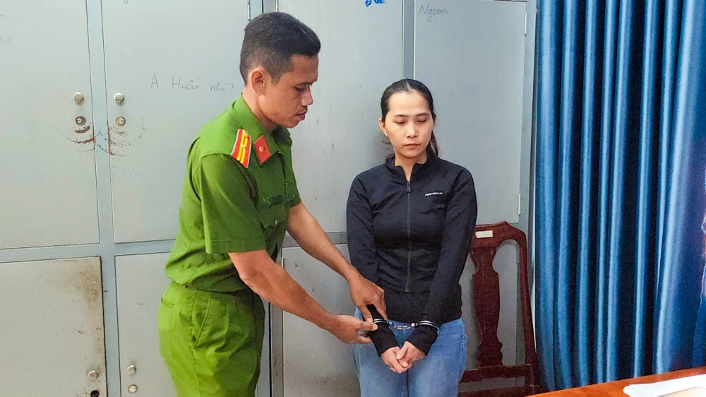 Bị can Nguyễn Thị Thu Trang. Ảnh: VĂN VŨ 1 phụ nữ ở Kiên Giang đưa thông tin gian dối chiếm đoạt 20 tỉ đồng