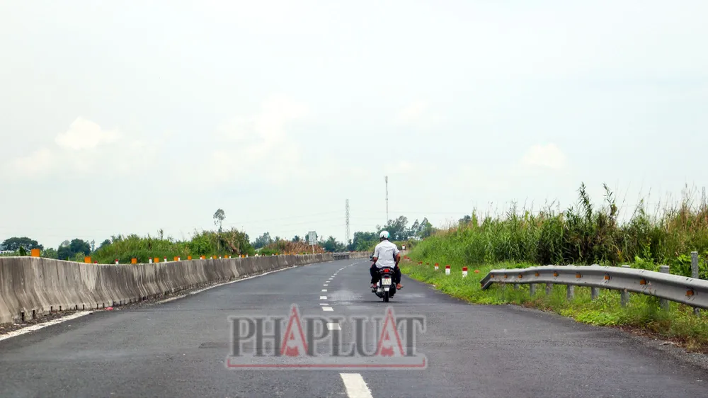 Tình trạng xe máy vào tuyến Lộ Tẻ - Rạch Sỏi