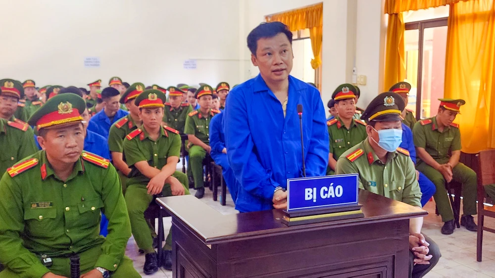 HĐXX tuyên phạt bị cáo Bùi Minh Trung (Trung Cà Mau) 16 năm tù tội giết người. Ảnh: VĂN VŨ vu-no-sung-phu-quoc-tinh-kien-giang-13.jpg