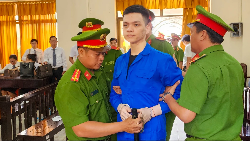 Bị cáo Đoàn Thiên Long. Ảnh: VĂN VŨ doan-thien-long-vu-no-sung-tp phu-quoc-tinh-kien-giang-11.jpg