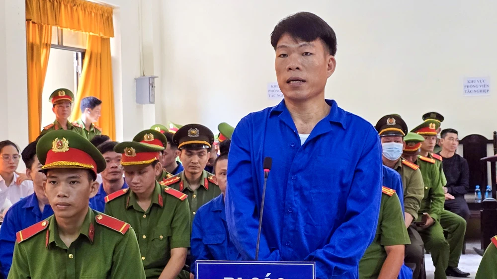 HĐXX tuyên phạt bị cáo Võ Văn Lương (Hai Lượng) 16 năm tù tội giết người. Ảnh: VĂN VŨ vo-van-luong-vu-no-sung-tp phu-quoc-tinh-kien-giang-11.jpg