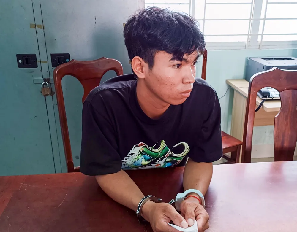 Bị can Lâm Văn Kim tại cơ quan Công an. Ảnh: VĂN VŨ Công an tỉnh Kiên Giang