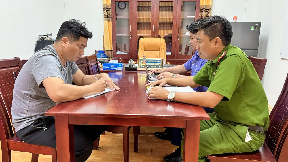 Bị can Tăng Tấn Đạt bị Công an tỉnh Kiên Giang khởi tố, bắt tạm giam để điều tra tội lừa đảo chiếm đoạt tài sản. Ảnh: CAKG 'Nổ' có quen biết lãnh đạo TP Phú Quốc, tỉnh Kiên Giang để lừa đảo chiếm đoạt tài sản