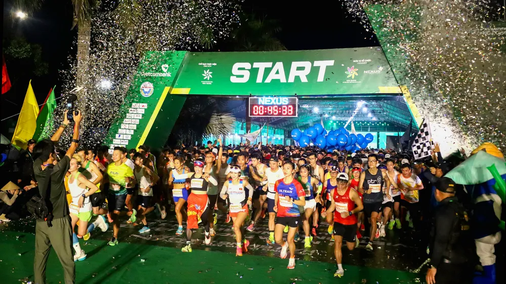 Giải Marathon quốc tế “Vietcombank Mekong Delta” tỉnh Hậu Giang lần thứ V năm 2024, có gần 9.000 vận động viên tham gia thi đấu ở bốn cự ly, gồm: 5km,10km, 21km và 42km. Ảnh: AP iai-marathon-tinh-hau-giang-2.jpg