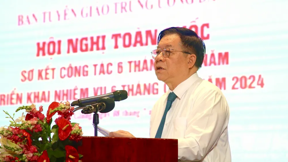 Ông Nguyễn Trọng Nghĩa, Ủy viên Bộ Chính trị, Trưởng Ban Tuyên giáo Trung ương phát biểu kết luận Hội nghị. Ảnh: NGUYỄN HUY truong-ban-tuyen-giao-trung-uong-du-hoi-nghi-tp-phu-quoc-3.jpg