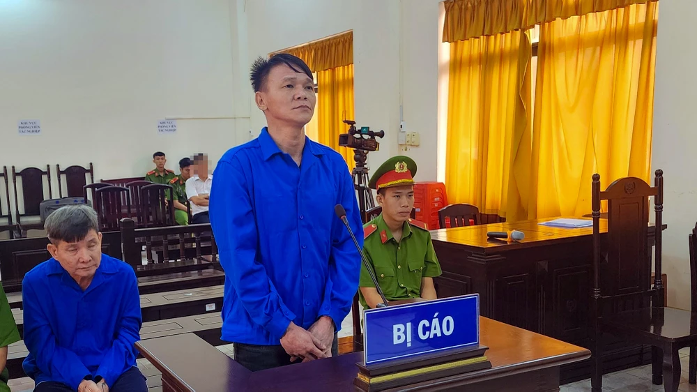 Sau khi trả công người nấu vàng và chia cho đồng phạm, bị cáo Phước sử dụng số tiền còn lại để mua nhà và tiêu xài cá nhân. Ảnh: VĂN VŨ tadnd-tinh-kien-giang-trom-cap-tai-san-2.jpg