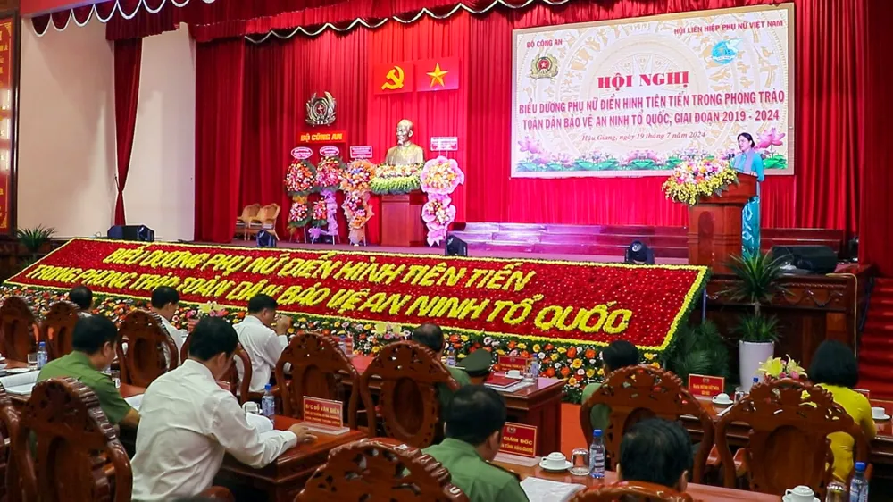 Bộ Công an khen thưởng 72 tập thể và cá nhân trong phong trào toàn dân bảo vệ an ninh Tổ quốc