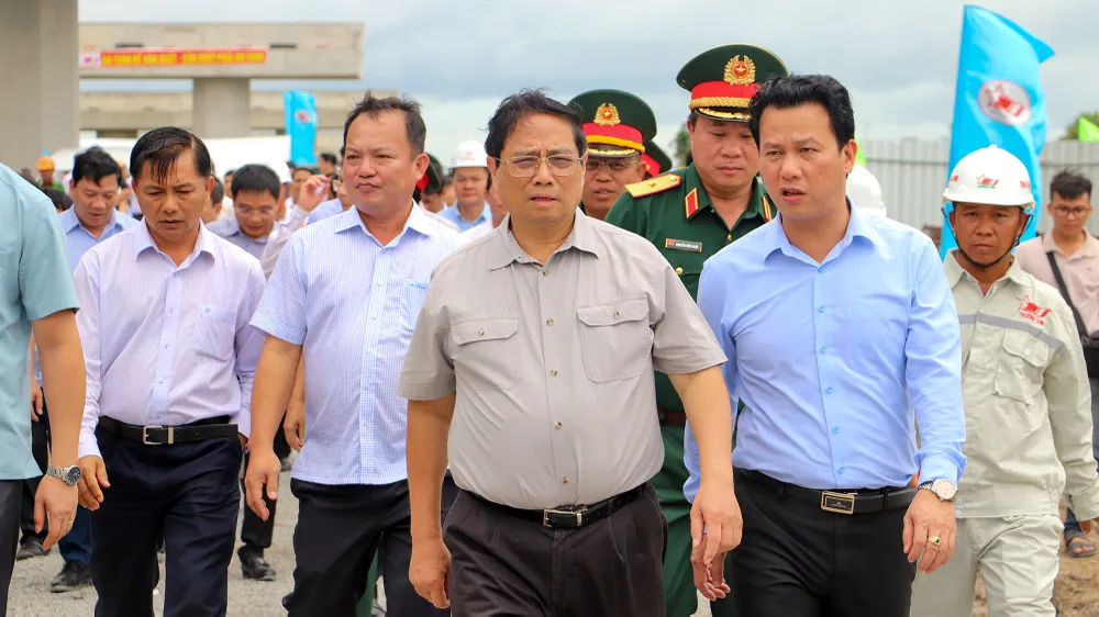 Thủ tướng Phạm Minh Chính: Phấn đấu rút ngắn thời gian hoàn thành các dự án giao thông