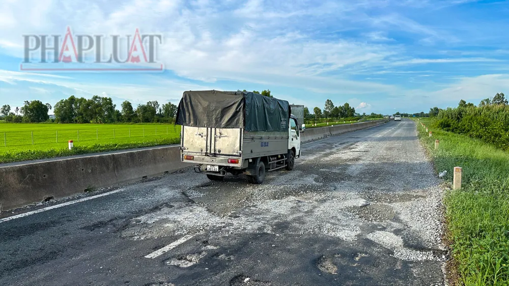 Thường xuyên kiểm tra để phát hiện, khắc phục khuyết điểm cục bộ trên Lộ Tẻ - Rạch Sỏi