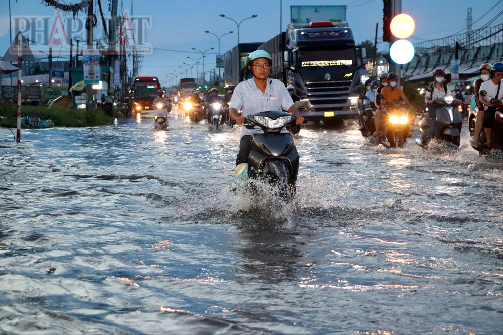 Đài khí tượng thủy văn TP Cần Thơ cũng cảnh báo trong đợt triều cường này có thể xảy ra ngập lụt nhiều nơi trên địa bàn TP ở những nơi có cao trình thấp. Ảnh: CHÂU ANH TP Cần Thơ cảnh báo ngập nhiều nơi trong đợt triều cường tháng 8 âm lịch