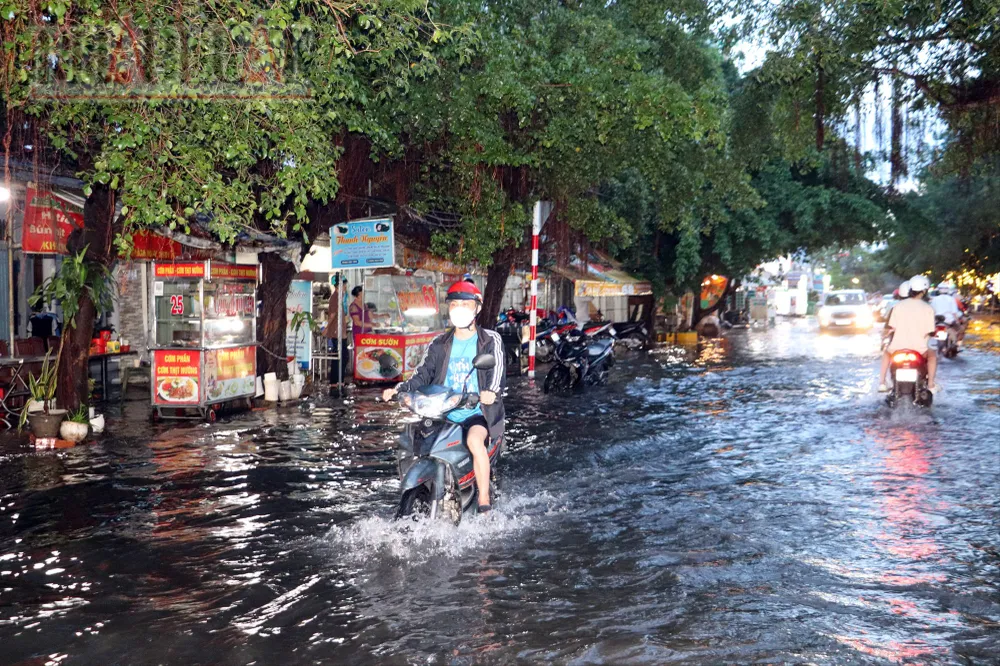 UBND TP Cần Thơ chỉ đạo nóng ứng phó với lũ kết hợp triều cường