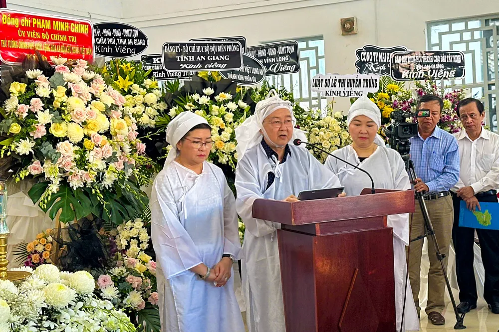 Đưa thi hài GS Võ Tòng Xuân về quê an táng