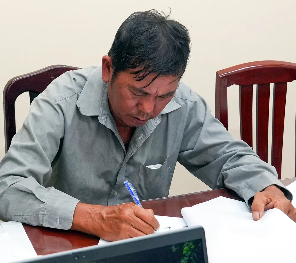 Bị can Vương Văn Hồng Nam bị Cơ quan An ninh điều tra Công an tỉnh Hậu Giang khởi tố, bắt tạm giam để điều tra tội hoạt động nhằm lật đổ chính quyền nhân dân. Ảnh: ANH ĐỨC Bắt tạm giam 1 đối tượng ở tỉnh Hậu Giang hoạt động nhằm lật đổ chính quyền nhân dân