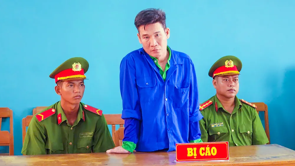 Bị cáo Lê Thanh Tổng bị HĐXX TAND tỉnh Kiên Giang tuyên phạt 12 năm tù tội giết người. Ảnh: VĂN VŨ Lê Thanh Tổng
