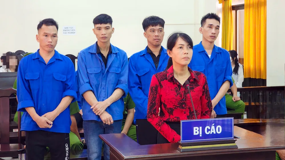 Cùng tội giết người, các bị cáo bị TAND tỉnh Kiên Giang tuyên phạt từ 2-6 năm tù. Ảnh: VĂN VŨ tỉnh Kiên Giang