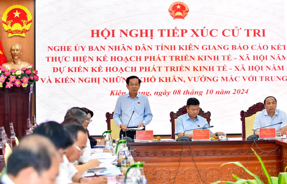 Phó Thủ tướng Lê Thành Long dự Hội nghị tiếp xúc cử tri, nghe UBND tỉnh Kiên Giang báo cáo kết quả thực hiện kế hoạch phát triển kinh tế - xã hội năm 2024. Ảnh: VGP/Đức Tuân Phó Thủ tướng Lê Thành Long dự Hội nghị tiếp xúc cử tri tỉnh Kiên Giang