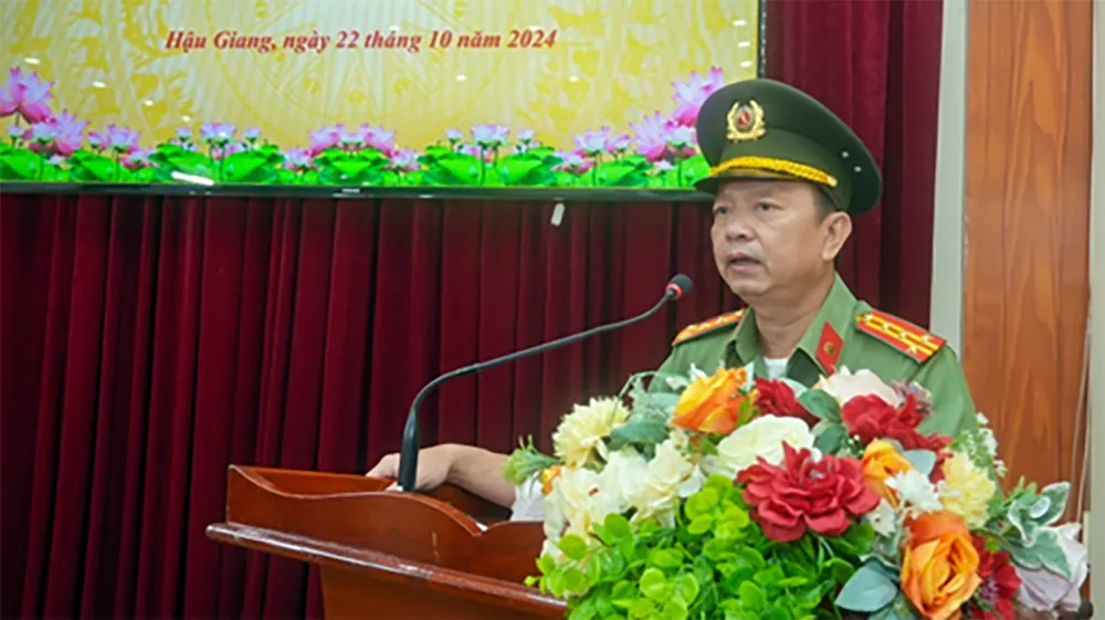 Đại tá Huỳnh Việt Hòa, Giám đốc Công an tỉnh Hậu Giang phát biểu tại lễ công bố các quyết định về công tác cán bộ. Ảnh: CAHG cong-an-tinh-hau-giang-dieu-dong-2.jpg