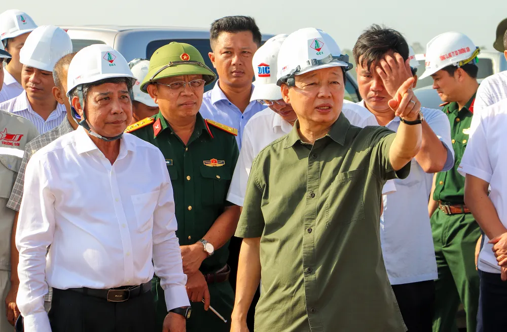 Phó Thủ tướng Trần Hồng Hà kiểm tra tiến độ thi công cao tốc trên địa bàn tỉnh Hậu Giang