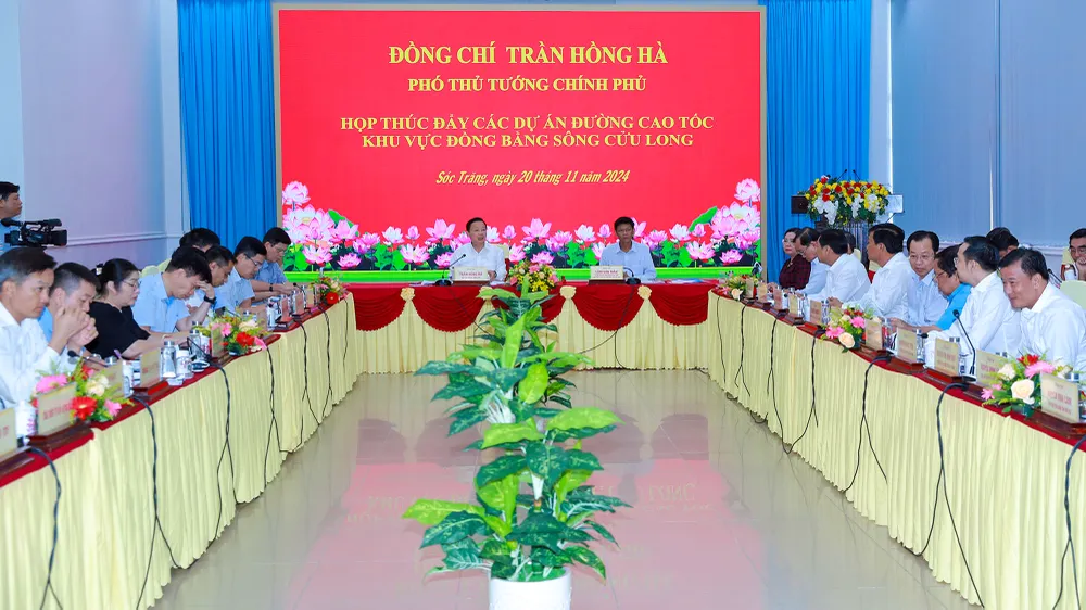 Phó Thủ tướng Trần Hồng Hà làm việc với các địa phương thúc đẩy tiến độ thi công các dự án cao tốc