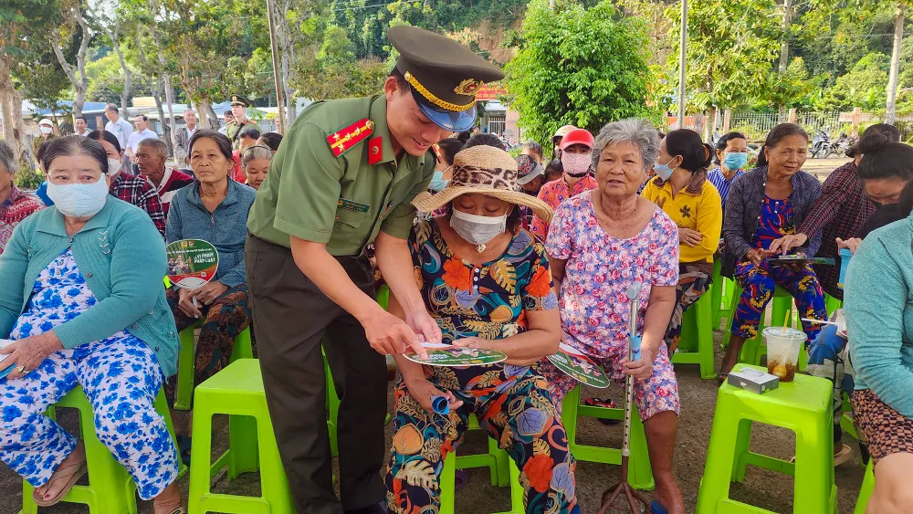 Công an tỉnh Kiên Giang tổ chức chương trình Xuân tình nguyện với nhiều hoạt động thiết thực