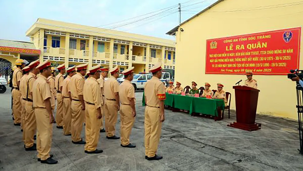 Phòng CSGT Công an tỉnh Sóc Trăng tổ chức Lễ ra quân thực hiện cao điểm 50 ngày, đêm đảm bảo trật tự ATGT, trật tự xã hội. Ảnh: CAST Công an tỉnh Sóc Trăng thực hiện cao điểm 50 ngày, đêm đảm bảo trật tự ATGT