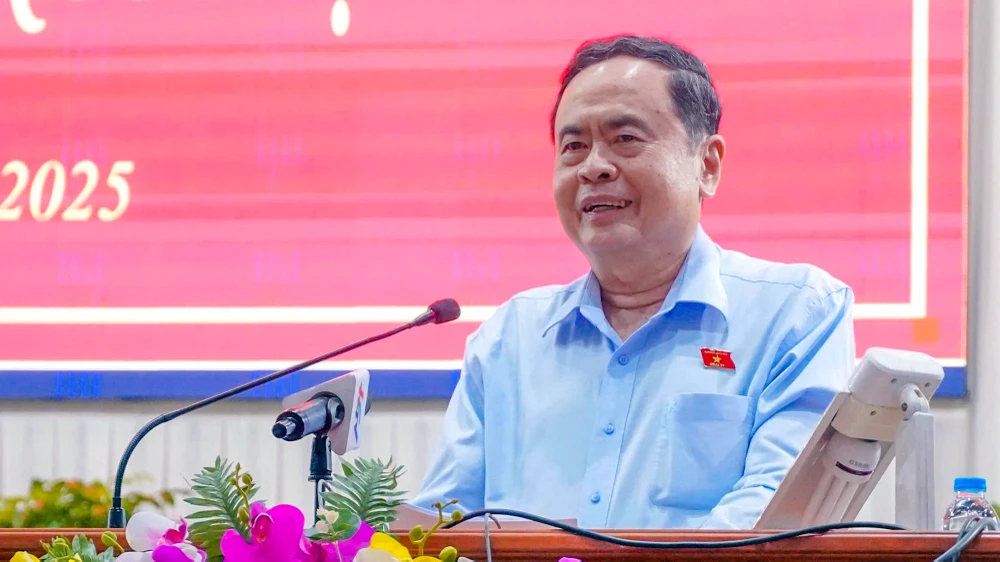 Chủ tịch Quốc hội tiếp xúc cử tri tỉnh Hậu Giang trước kỳ họp thứ 9