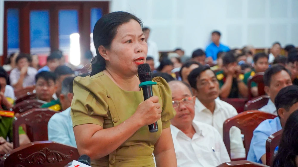 Chủ tịch Quốc hội tiếp xúc cử tri tỉnh Hậu Giang trước kỳ họp thứ 9