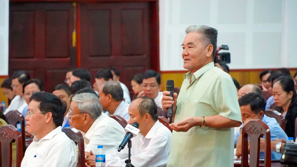 Chủ tịch Quốc hội tiếp xúc cử tri tỉnh Hậu Giang trước kỳ họp thứ 9