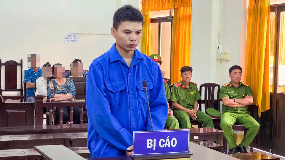 Lừa bạn học để chiếm đoạt hơn 2,8 tỉ đồng, bị cáo Mai Thiện Tâm bị tuyên phạt 12 năm tù. Ảnh: VĂN VŨ Lừa bạn học để chiếm đoạt hơn 2,8 tỉ đồng, bị cáo Mai Thiện Tâm bị tuyên phạt 12 năm tù.