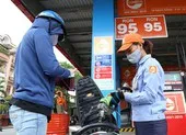 Giá xăng tăng trở lại, lên mức hơn 12.000 đồng/lít