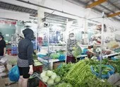 Bố trí vách ngăn, màn ngăn trong suốt tại chợ để chống dịch