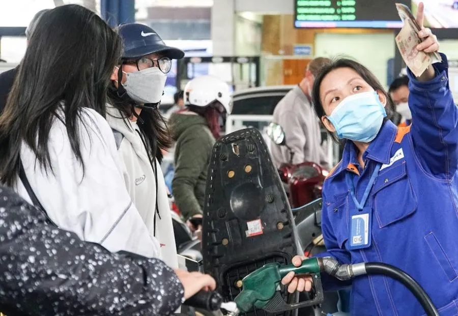 Giá xăng dầu đang ở mức cao kỷ lục. Ảnh: PHI HÙNG Giá xăng dầu đang ở mức cao kỷ lục. Ảnh: PHI HÙNG