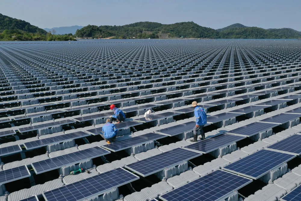 Khung giá điện gió, điện mặt trời chuyển tiếp mới có mức giá cao nhất 1.816 đồng/kWh. Ảnh minh hoạ: NG Khung giá điện gió, điện mặt trời chuyển tiếp mới có mức giá cao nhất 1.816 đồng/kWh. Ảnh minh hoạ: NG