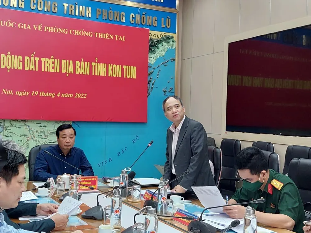 Ông Nguyễn Xuân Anh, Viện trưởng Viện Vật lý địa cầu báo cáo tại cuộc họp. Ảnh: AN HIỀN Ông Nguyễn Xuân Anh, Viện trưởng Viện Vật lý địa cầu báo cáo tại cuộc họp. Ảnh: AN HIỀN