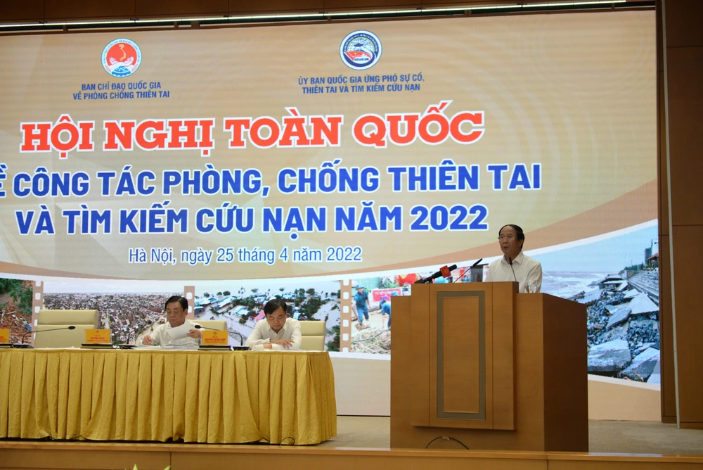 Phó thủ tướng Lê Văn Thành phát biểu tại hội nghị toàn quốc về công tác phòng chống thiên tai và tìm kiếm cứu nạn năm 2022. Ảnh: PCTT