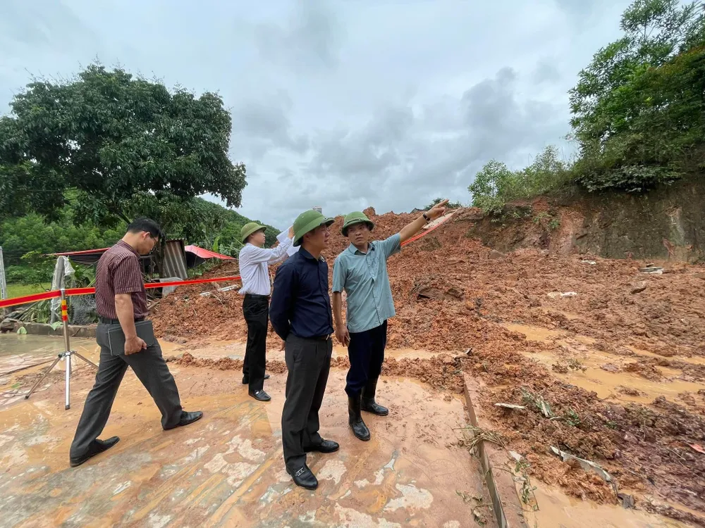 Đoàn công tác của Văn phòng thường trực Ban chỉ đạo quốc gia về Phòng chống thiên tai kiểm tra tình hình mưa lũ, sạt lở đất tại Thái Nguyên. Ảnh: NGỌC HÀ Đoàn công tác của Văn phòng thường trực Ban chỉ đạo quốc gia về Phòng chống thiên tai kiểm tra tình hình mưa lũ, sạt lở đất tại Thái Nguyên. Ảnh: NGỌC HÀ