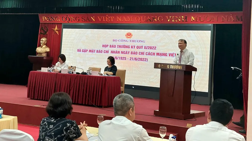 Thứ trưởng Đỗ Thắng Hải chủ trì họp báo. Ảnh: AH