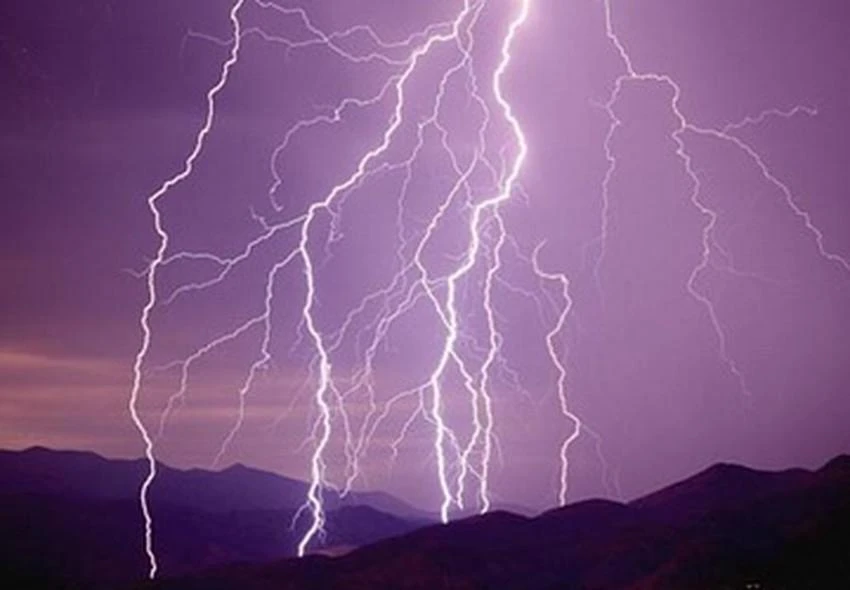 Việt Nam nằm ở khu vực tâm giông của châu Á, đây cũng là một trong ba tâm giông lớn nhất thế giới. Ảnh minh hoạ