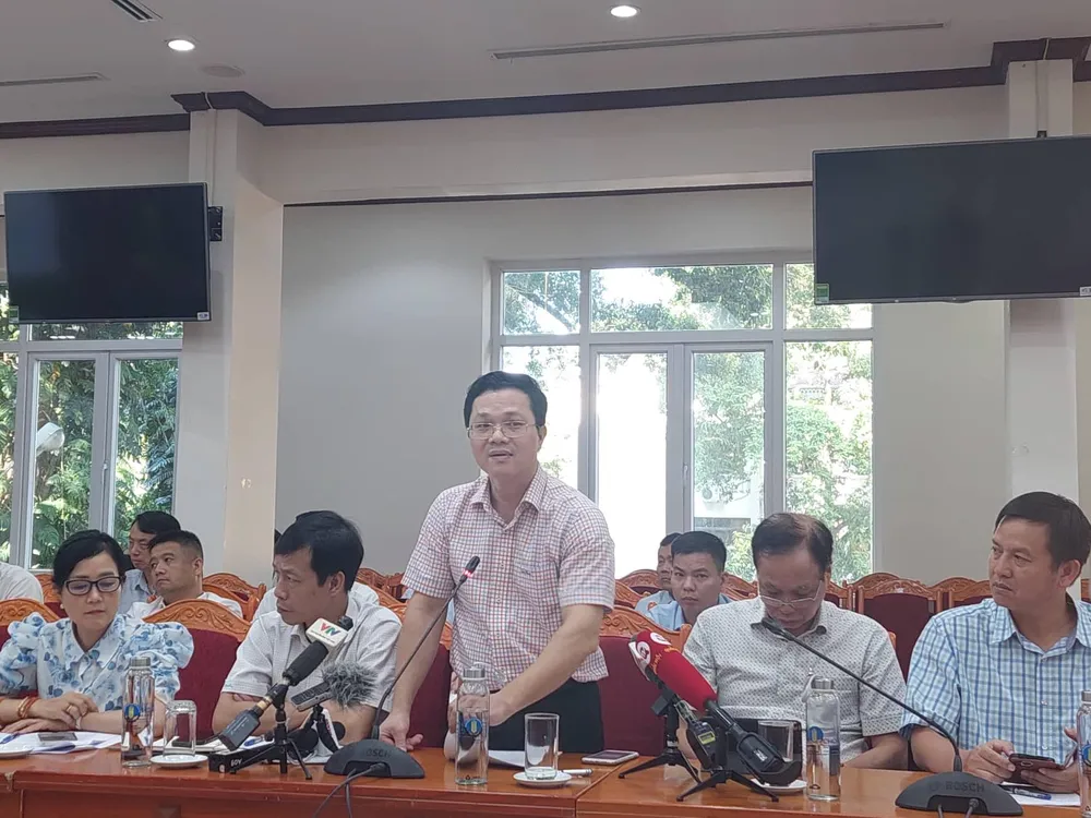 Ông Nguyễn Văn Long, quyền Cục trưởng Cục Thú y thông tin tại họp báo. Ảnh: AH