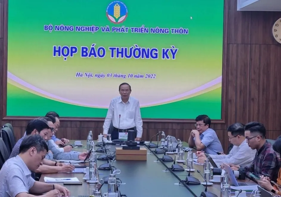 Thứ trưởng Bộ NN&PTNT Phùng Đức Tiến chủ trì họp báo. Thứ trưởng Bộ NN&PTNT Phùng Đức Tiến chủ trì họp báo.