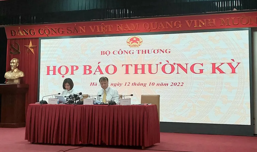 Thứ trưởng Bộ Công Thương Đỗ Thắng Hải chủ trì họp báo. Ảnh: AH